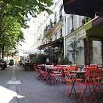 Charming Location In Paris