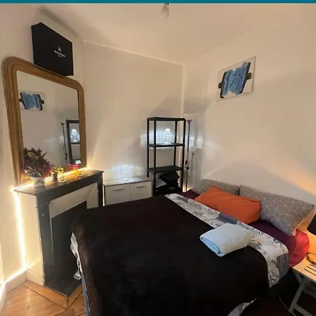 Charming Location In Homestay Paris
